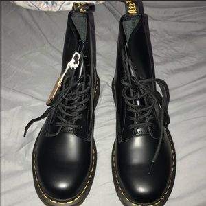 Doctor marten black air wair combat boots
